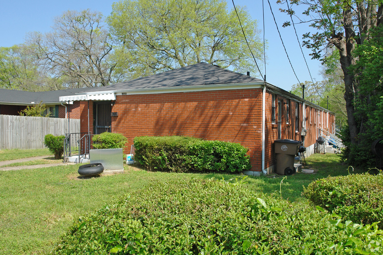 Building Photo - 1300 Hawkins St