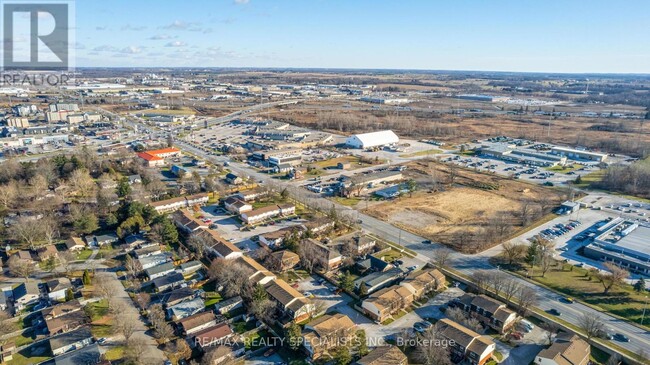 Building Photo - 688-688 Exeter Rd