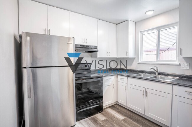 Building Photo - 1071 W Wenco Dr