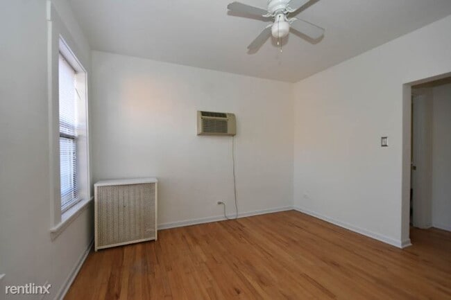 Building Photo - 4715 N Malden St