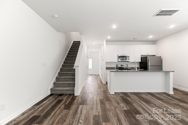 Foto del edificio - 110 Blakeslee Ct