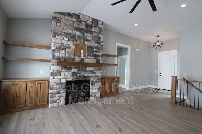 Building Photo - 5621 Eaglewood Dr