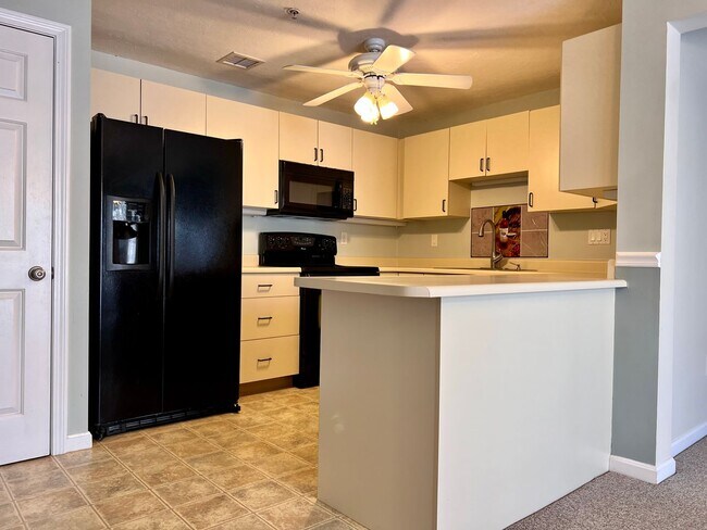 Foto del edificio - 10% Off First Month's Rent! Beautifully Ma...