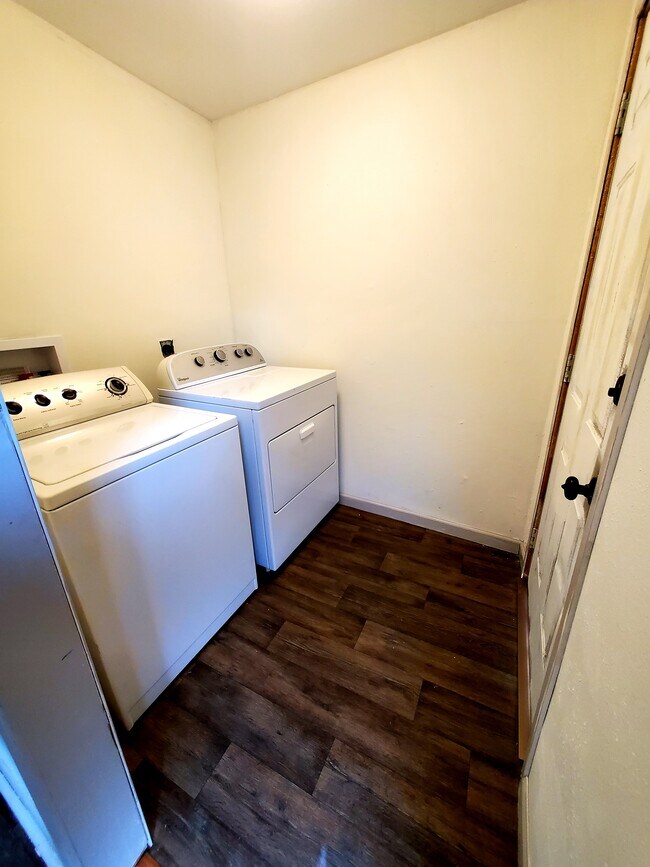 In unit laundry - 1125 18th St