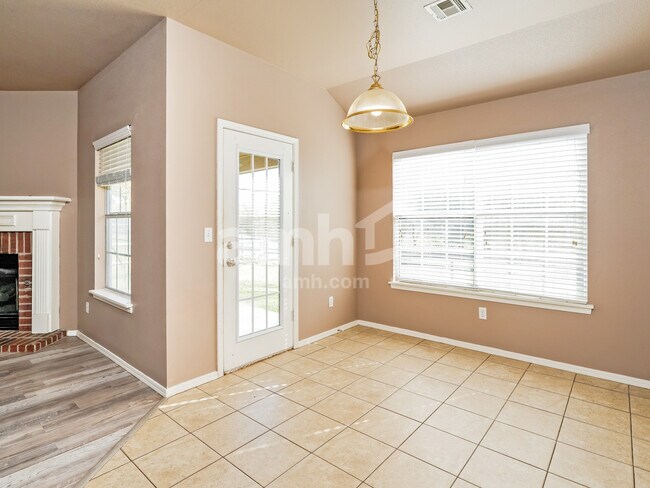 Foto del edificio - 15006 E 87th Pl N