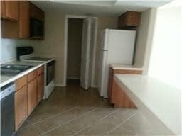 Building Photo - 4444 Victory Dr