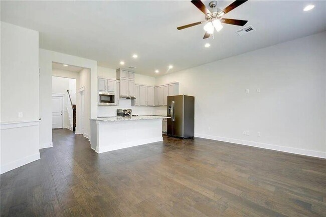 Building Photo - 13501 Metric Blvd