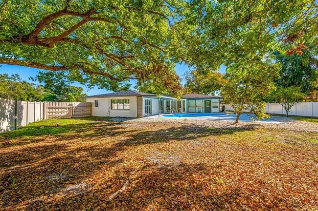 Building Photo - 1932 Oro Ct