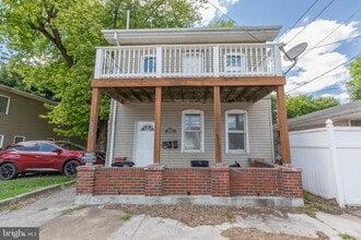 Building Photo - 323 S Raleigh St
