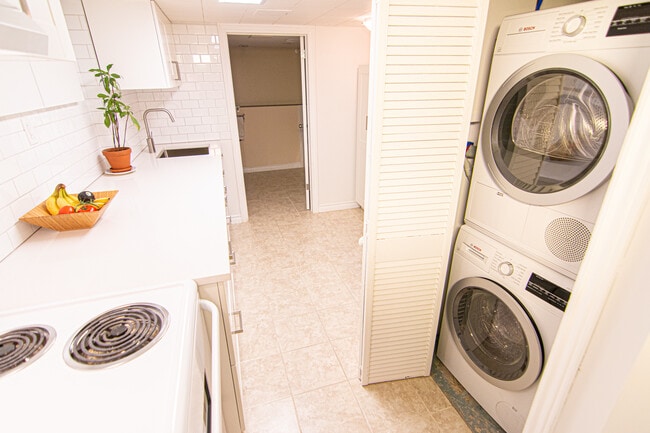 Kitchen and Laundry - 72 Amsterdam Av