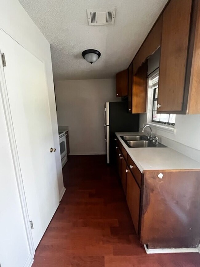Foto del edificio - 2 Bedroom 1 Bath Duplex