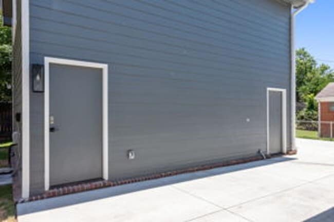 Building Photo - 1123 S Delaware Pl
