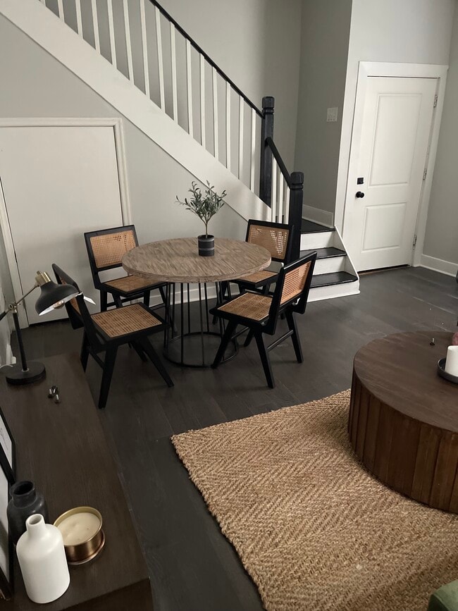 Living - 319 W Fisher Ave