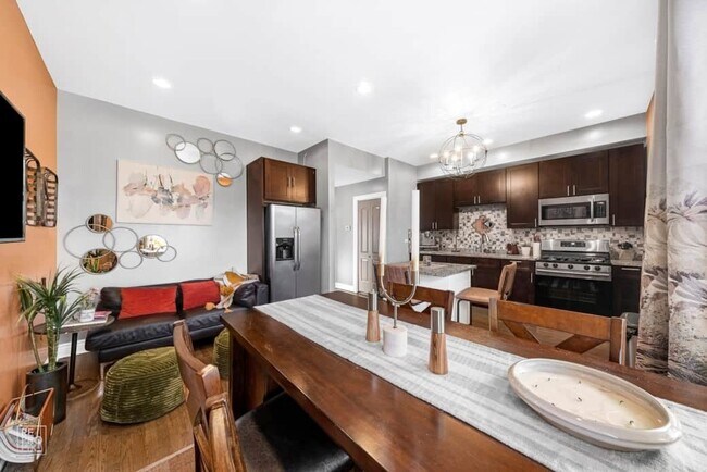 Foto del edificio - 4751 S Prairie Ave