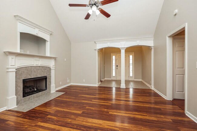 Building Photo - 3225 Hardwood Dr