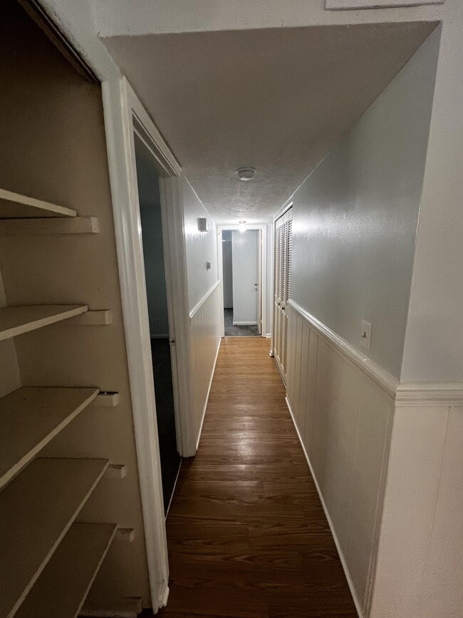 Foto del edificio - 9616 Elm Lake Dr