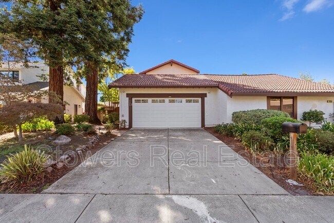 Foto del edificio - 725 Old Creek Rd