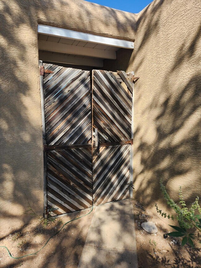 Foto del edificio - 1217 Girard Blvd NE