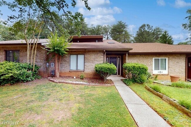 Building Photo - 3 br, 3 bath Townhome - 1443 Stoneleigh Way