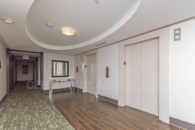 Building Photo - 3600 S Glebe Rd