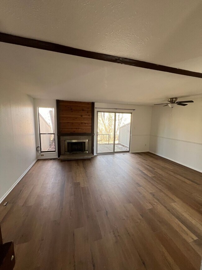 Building Photo - Sunny 2 bed, 1 bath South Boulder Townhome...
