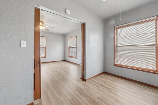 Building Photo - 1218 W Locust St