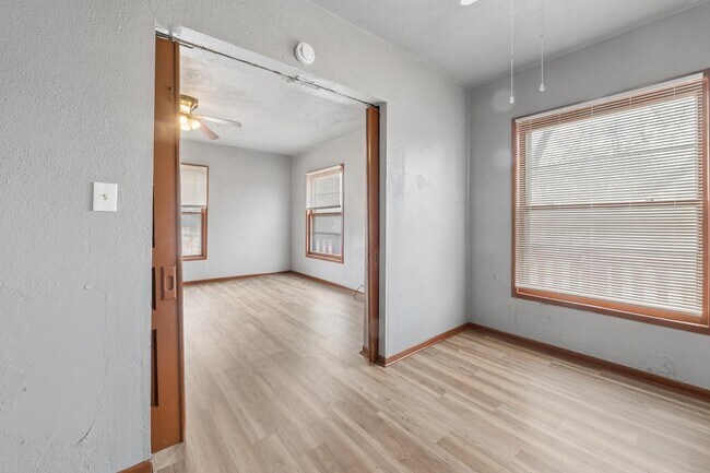 Foto del edificio - 1218 W Locust St