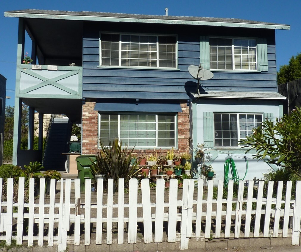 Foto del edificio - 9807 Venice Blvd