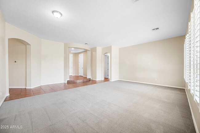 Foto del edificio - 2407 E Iris Dr