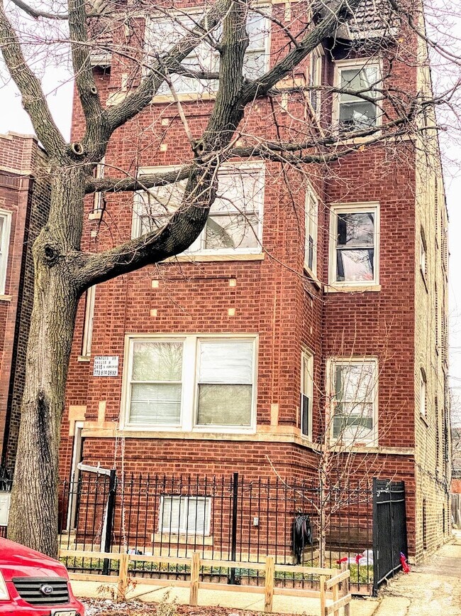 Building Photo - 2415 N Hamlin Ave