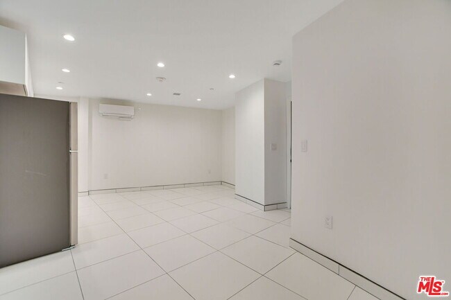 Foto del edificio - 946 S Ridgeley Dr