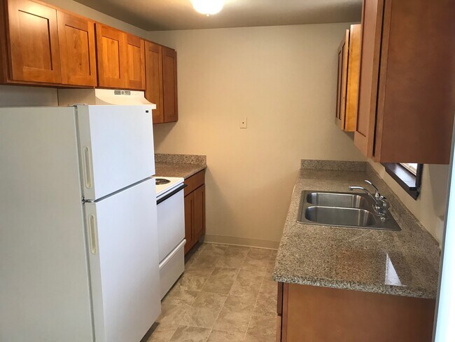 3 - 4635 NE Cully Blvd