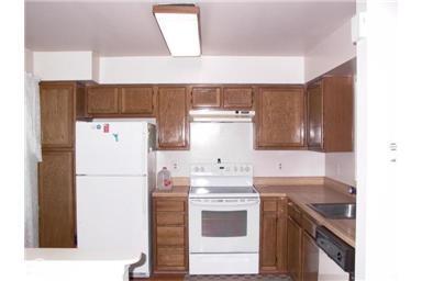 Foto del edificio - Spacious townhouse, walk to METRO, pool, parking, all you could want!