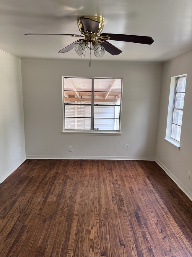 Foto del edificio - 4216 NW 15th St