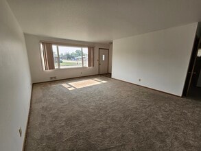 Building Photo - 2123 Catherine Dr