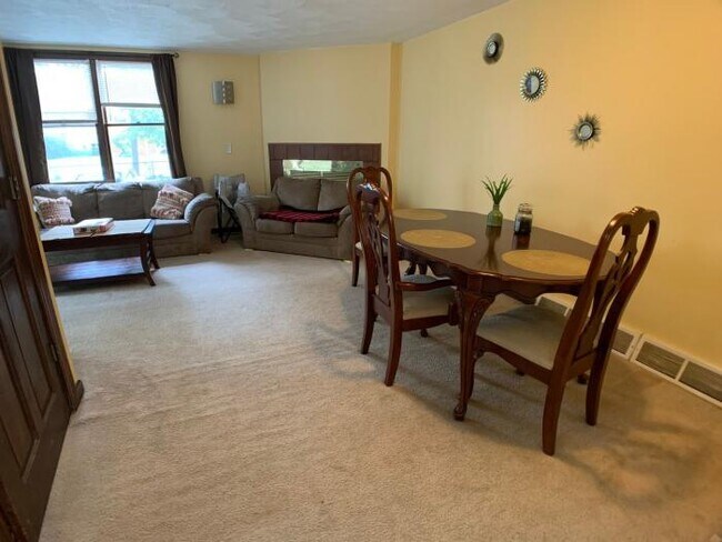Building Photo - 3 bedroom in Quincy MA 02170