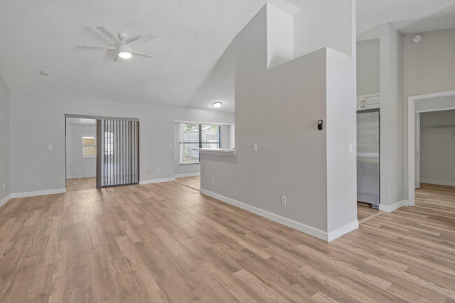 Foto del edificio - 2871 SE Hutchings Ave