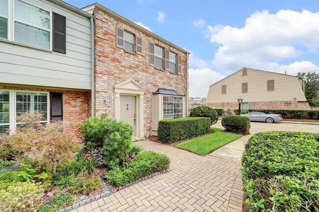 Building Photo - 5863 Valley Forge Dr