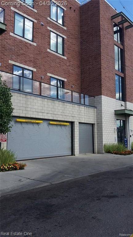 Foto del edificio - 211 E 9 Mile Rd