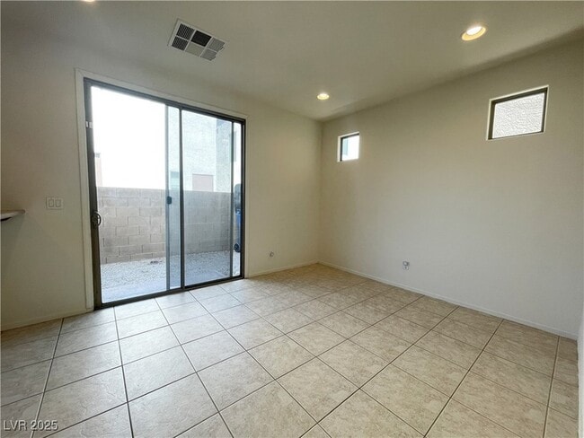 Building Photo - 1838 Versante Ave