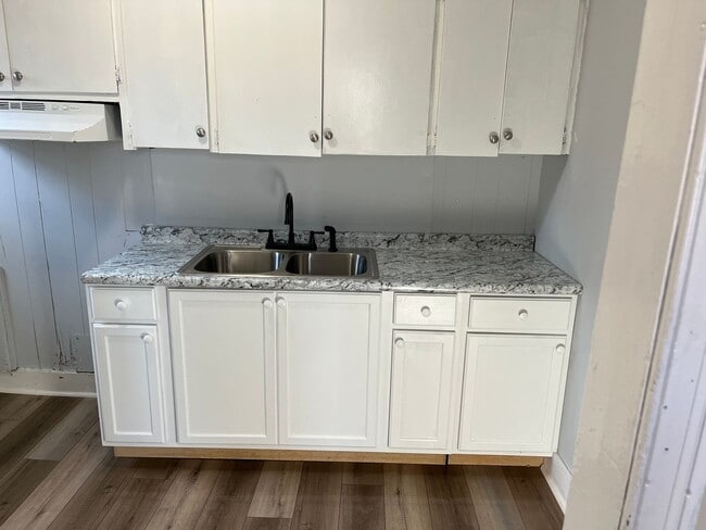 Building Photo - 301 S Main Ave