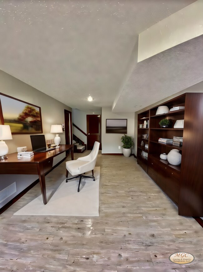 Foto del edificio - 321-323 NW Gibson Rd
