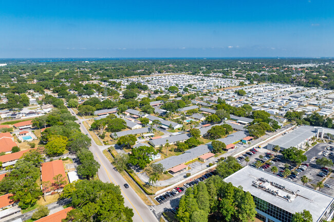 2465 Northside Dr Clearwater, FL - Woodland Villas