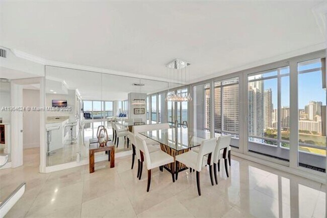 Foto del edificio - 1717 N Bayshore Dr