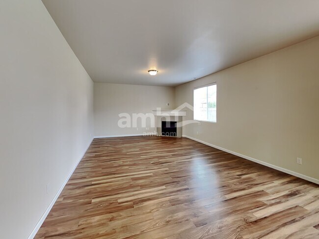 Foto del edificio - 2681 Moore Ave