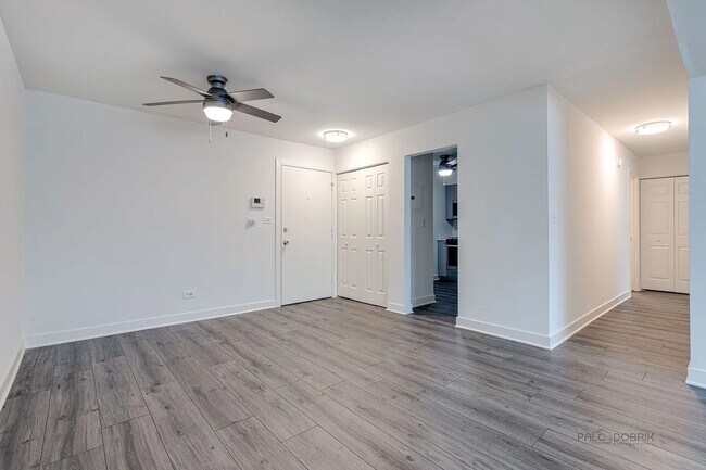 Foto del edificio - 2 Bedroom Apartment in Libertyville