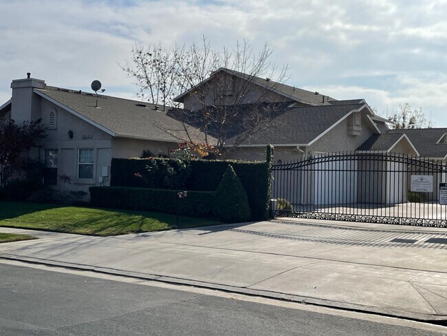 Foto del edificio - 1235 W Spruce Ave