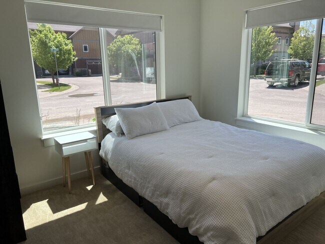 Foto del edificio - 2bed 2bath Fully Furnished house in Whitef...