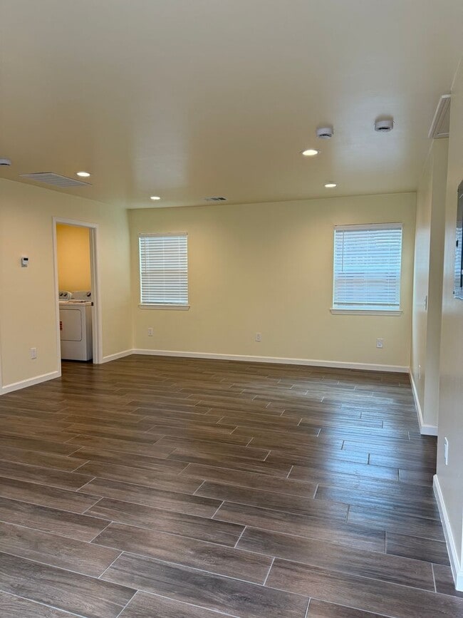 Building Photo - 1118 2nd St