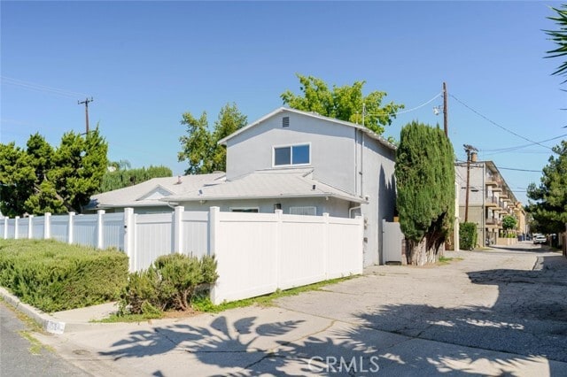 Foto del edificio - 15243 Valleyheart Dr